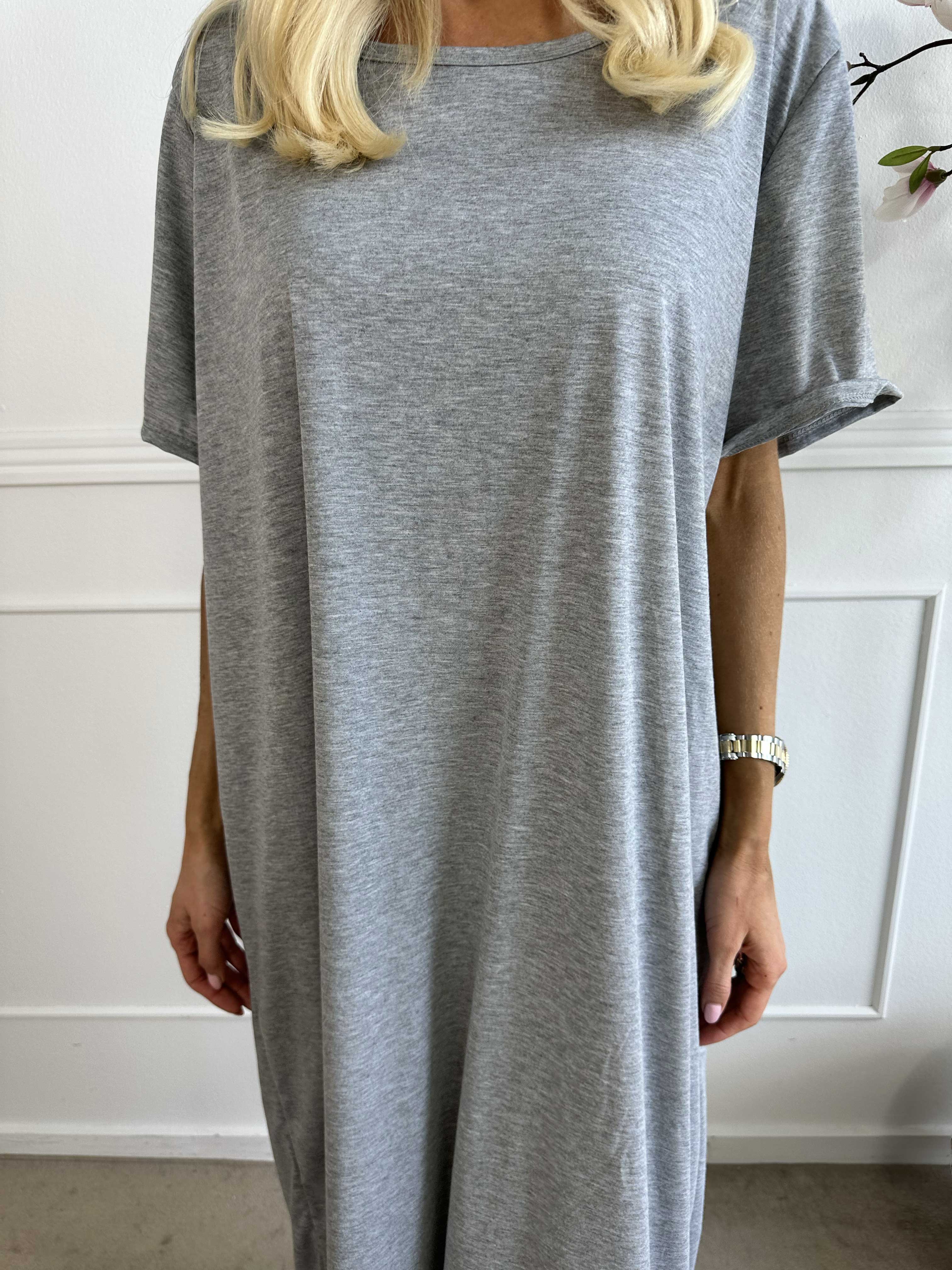Abbie - Lang t-shirtkjole i åndbart viskose stof